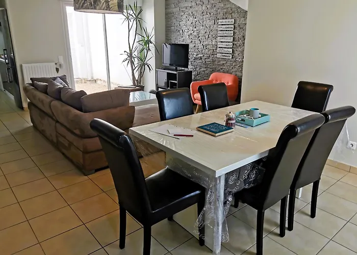 Le Patio Celeste بيت للعطل لي سابلِ دولونْ